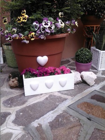 cassetta legno con cuori gesso